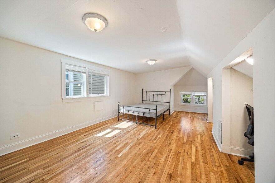 Building Photo - 1012 Garnett Pl