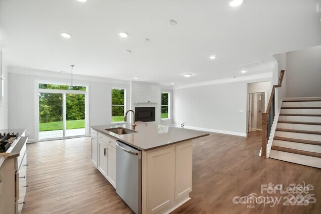 Building Photo - 5409 Verona Rd