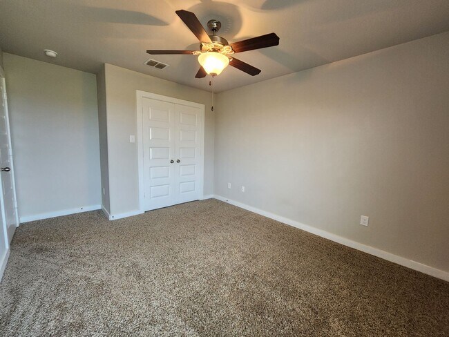 Building Photo - Large 3/2.5/2 in Creekside Crossing! Game Room + Balcony! Fridge Included / CISD