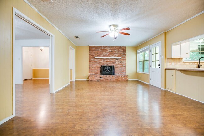 Building Photo - 2713 Canyon Creek Dr
