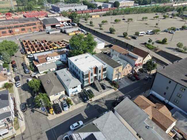 Building Photo - 4805 Aschoff Pl