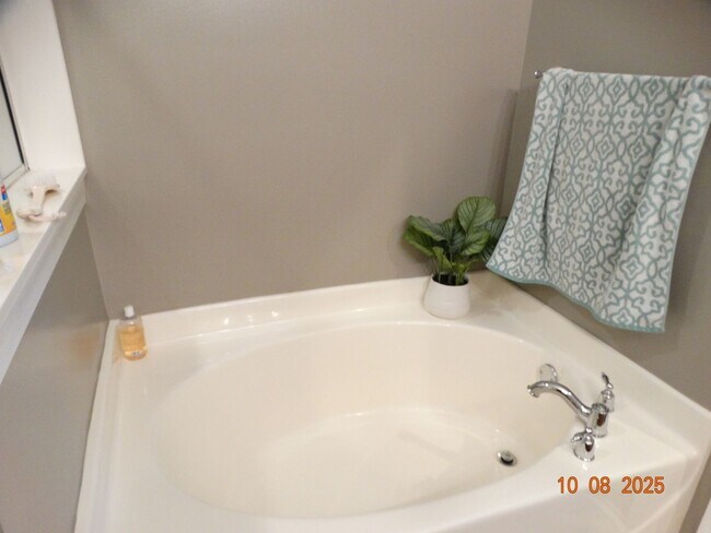 Building Photo - Perfect location in the heart of Pooler