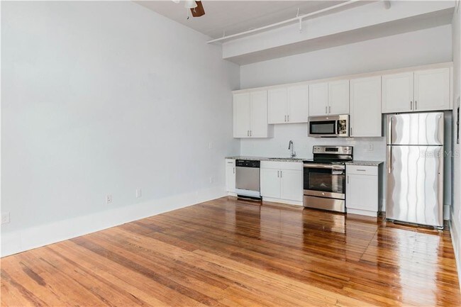 Building Photo - 1090 10th St N