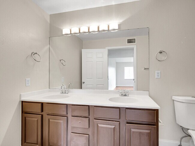 Building Photo - $2,395.00 - 3 Bedrooms, 2Bathrooms, Condo ...