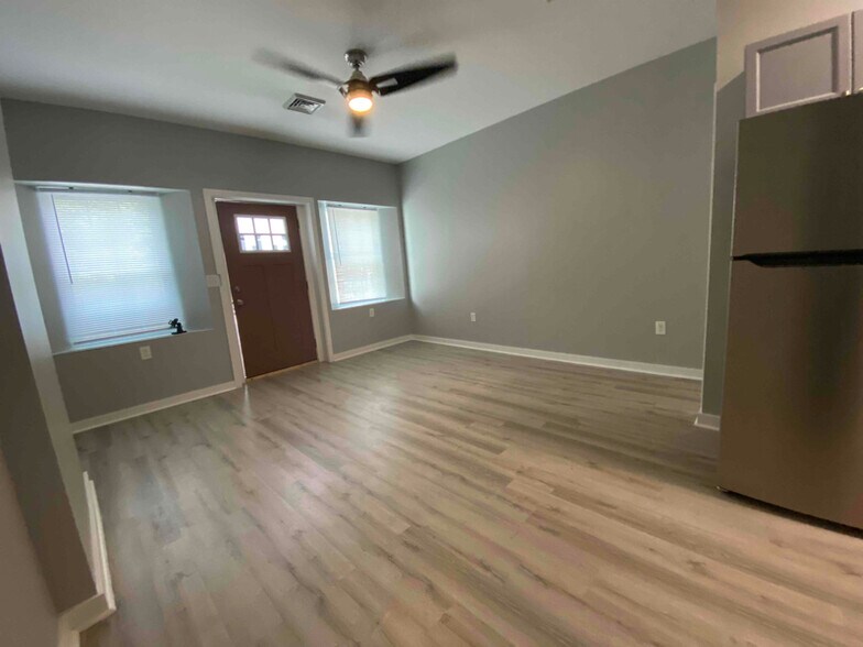 Building Photo - 3109 6th Ave