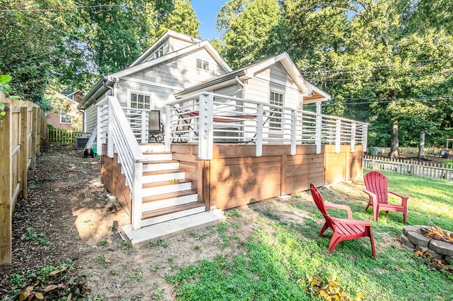 Building Photo - Adorable East Lake Cottage