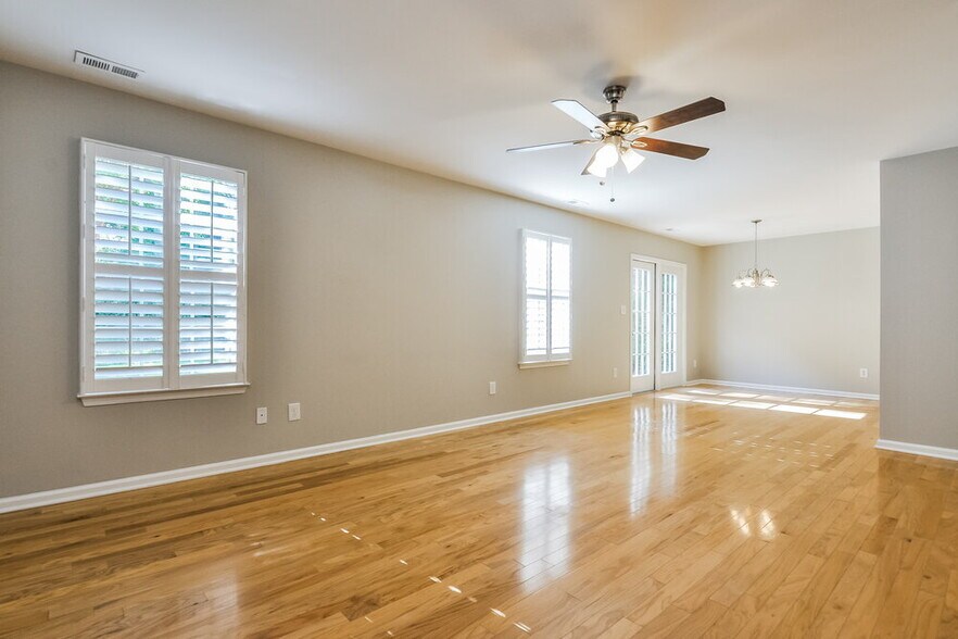 Building Photo - 259 N Fuquay Springs Ave