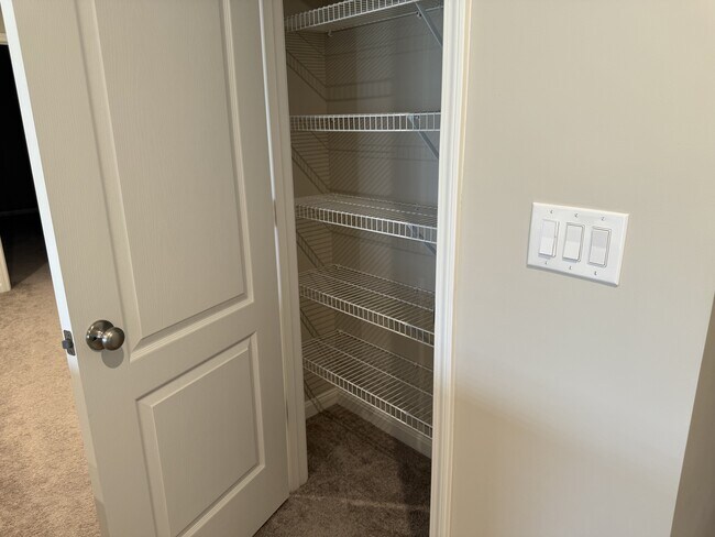 Building Photo - 6964 Briarcliff Ct