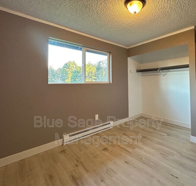 Building Photo - 43 Breeze Way