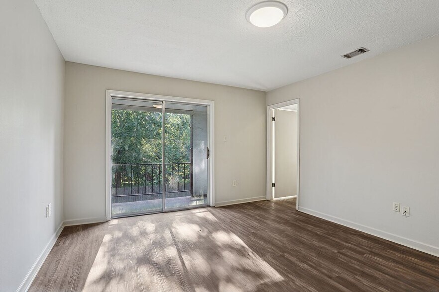Building Photo - 2124 Stonehenge Ave