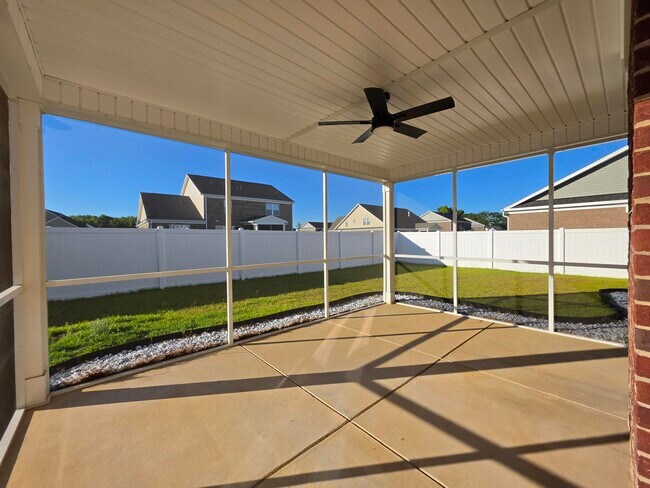 Building Photo - 3360 Rustic Dr