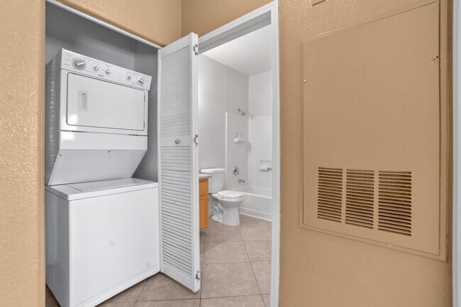 Building Photo - BEAUTIFUL 2 Bedroom Condo near Nellis Airf...