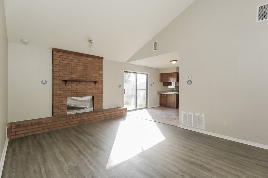 Building Photo - 1808 SE 13th St