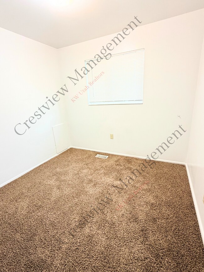 Building Photo - 549 Stringham Ave