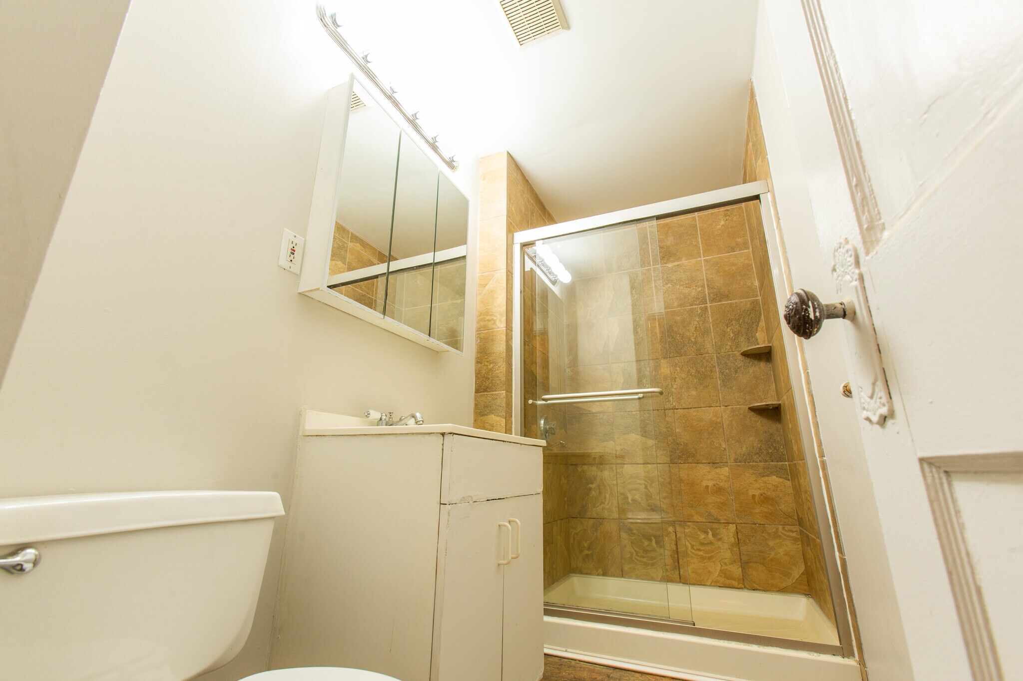 Building Photo - 25 Ashford St