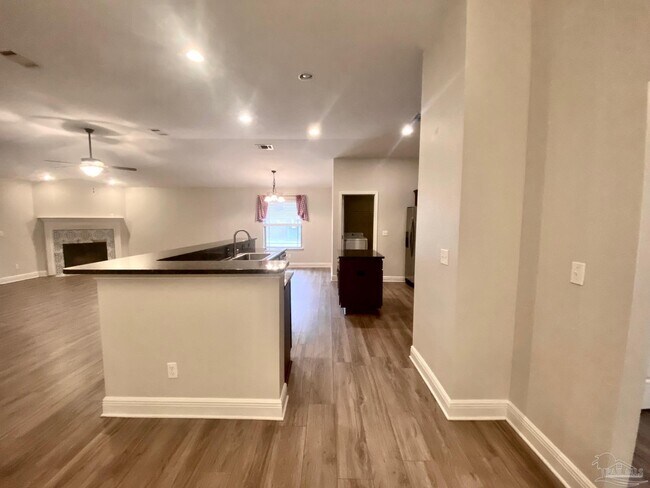 Building Photo - 8431 Ferlon Ave