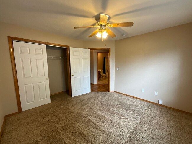 Building Photo - Beautiful Home on Private Setting