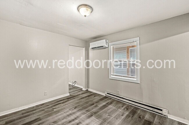 Building Photo - Affordable Comfort & Style Near Downtown I...