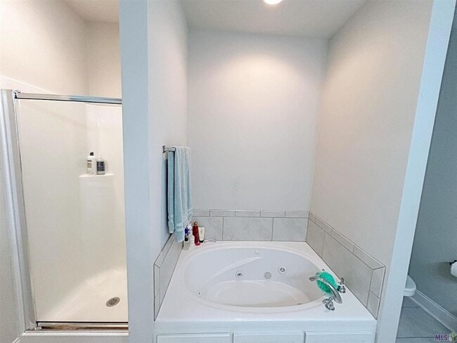 Building Photo - 2 Bedroom Townhome Near LSU| Gated Community