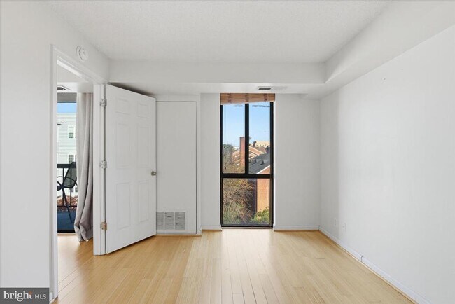 Building Photo - 1401 N Rhodes St