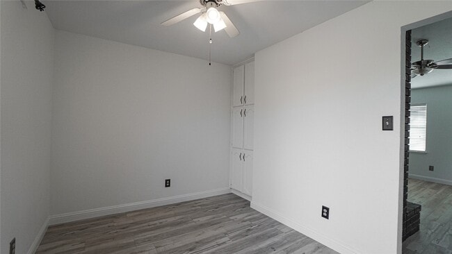 Building Photo - 2115 Chatsworth Rd