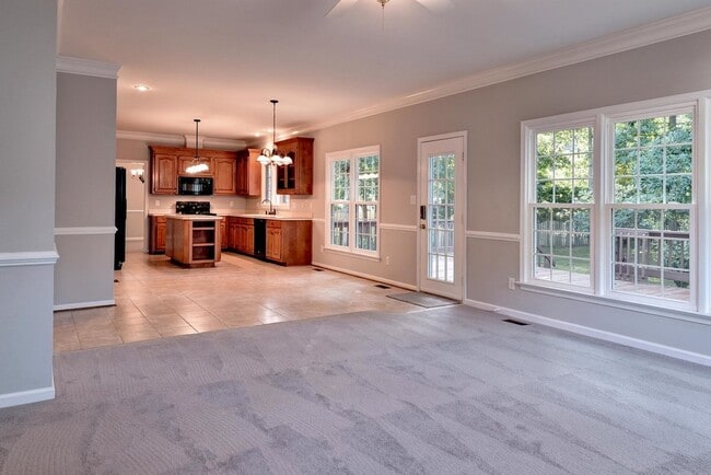 Building Photo - Updated & Spacious Home in Wythe Creek Farms