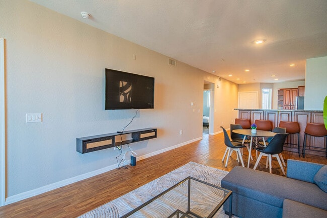 Building Photo - 1275 E University Dr