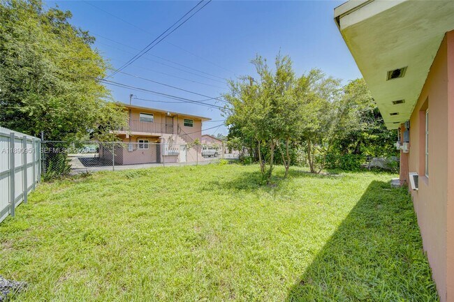 Building Photo - 6735 NW 2nd Ct