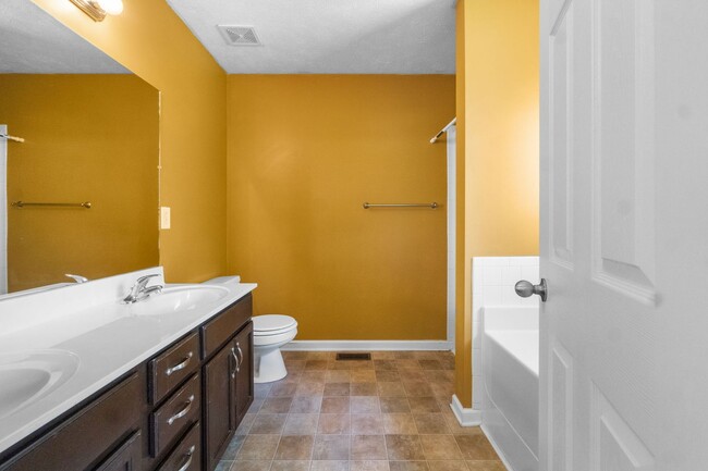 Building Photo - COMING SOON!    Cute home close to shoppin...