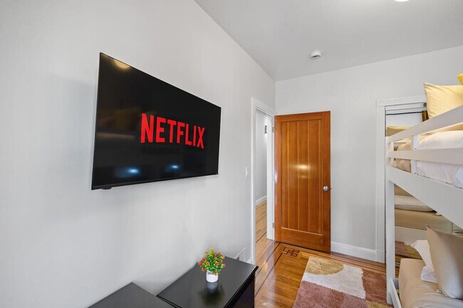 Building Photo - 2216 18th Ave