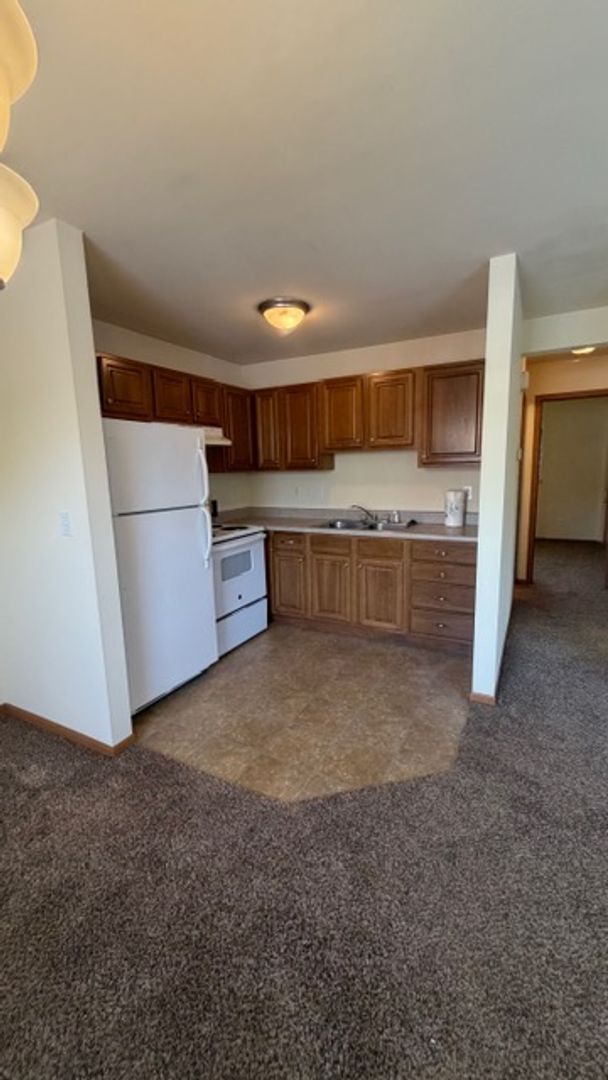 Building Photo - 21 Village W Ct