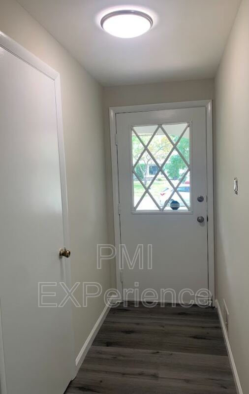 Building Photo - 5600 Daniel Cir