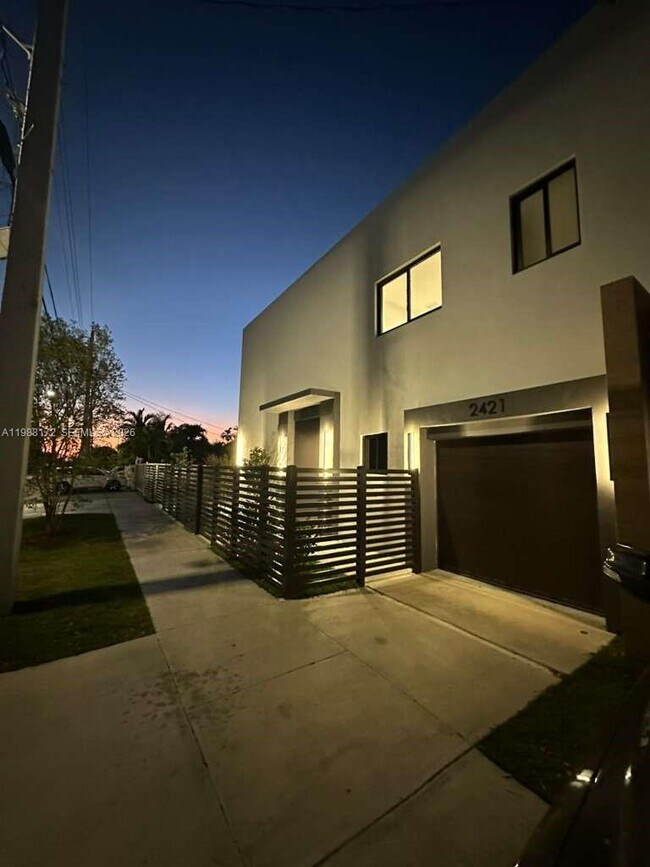 Building Photo - 2421 SW 16th Ter