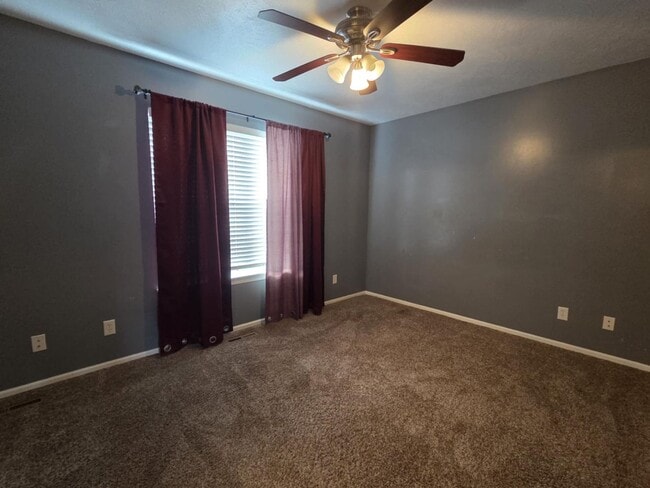 Building Photo - Large family corner lot home for rent!