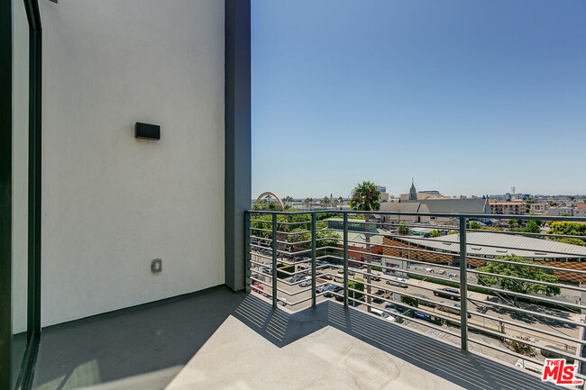Building Photo - 3833 Dunn Dr