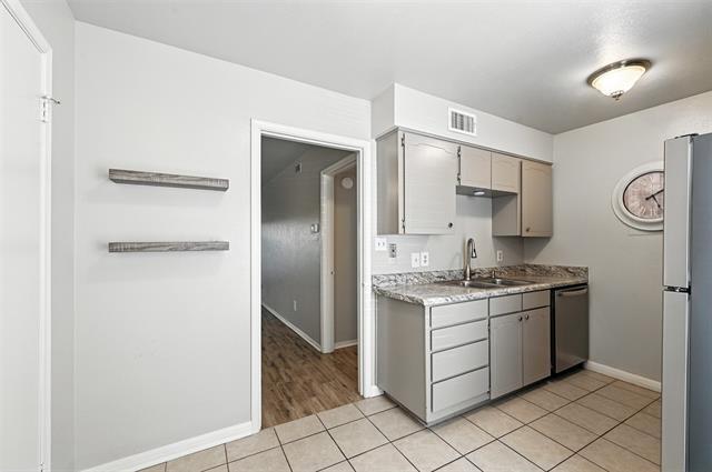 Building Photo - 4022 Ridglea Country Club Dr