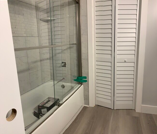 Building Photo - 85 Tulip Ln