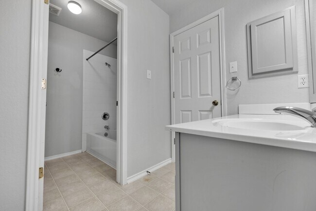 Building Photo - 439 Dandelion Bend