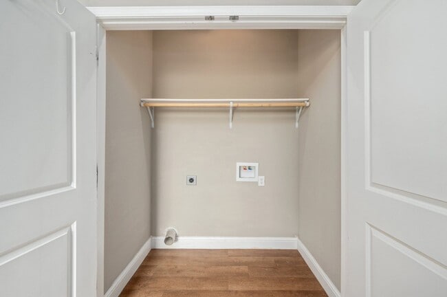 Building Photo - 3 bedroom 2.5 bathroom
