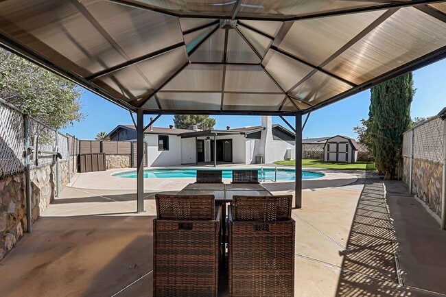 Building Photo - beautiful swimming pool and backyard oasis! fully remodeled home new appliances !