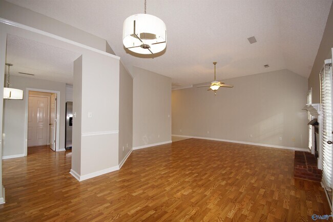 Building Photo - 115 Markum Ln