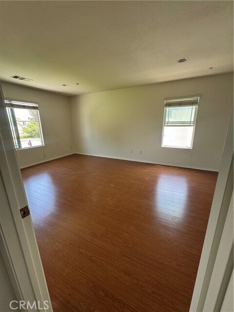 Building Photo - 6945 Regal Park Dr
