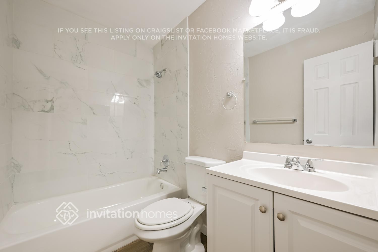 Building Photo - 17430 E Gunnison Pl