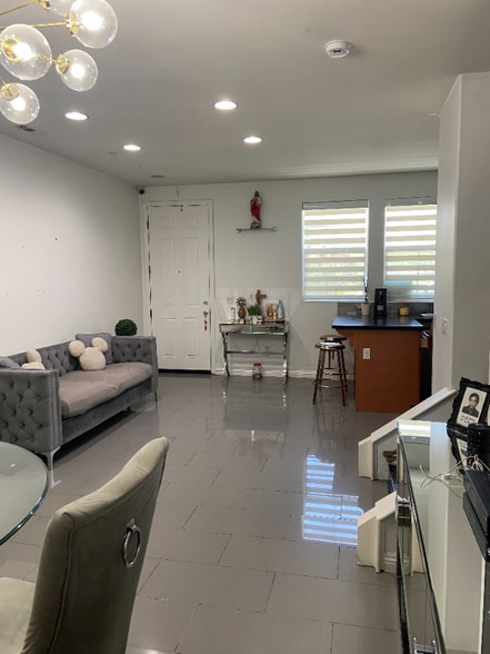 Building Photo - 5062 Decatur Dr