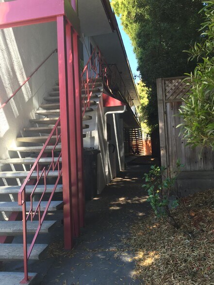 Building Photo - 2009 McGee Ave