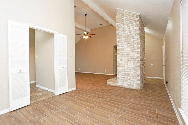 Building Photo - 21623 Park York Dr