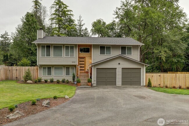 Primary Photo - Stunning 4BR/2.5BA Home in Lake Forest Park ?