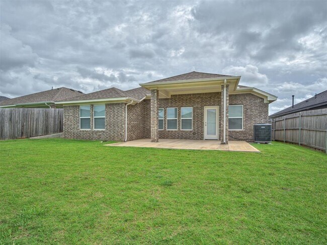 Building Photo - 417 Pergola St