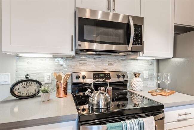 Building Photo - Elevated Lifestyle, With 1 Month Complimentary Rent!