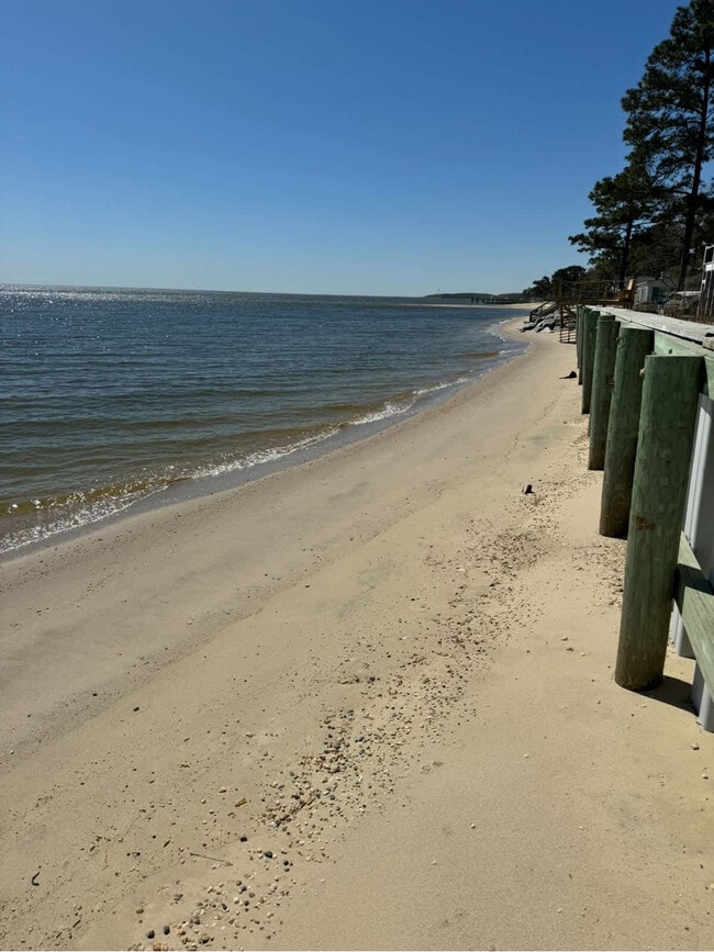 Building Photo - 15378 Holly Dr